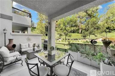 Main picture of 27 Chaumont Cir