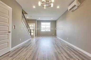 Main picture of 2713 Broadway St
