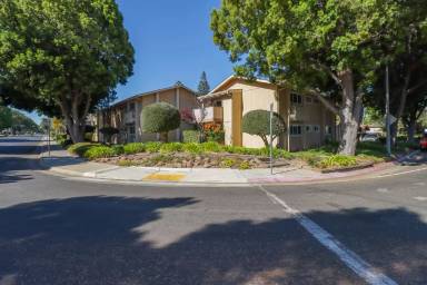 Main picture of 245 W California Ave