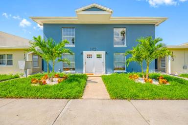 Main picture of 140 E Davis Blvd