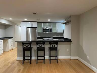 Main picture of 721 E St NE