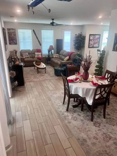 Main picture of 2712 E Tamarind Dr