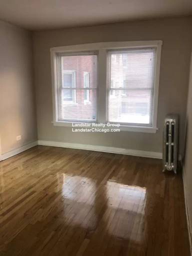 Main picture of 4025 W Melrose St
