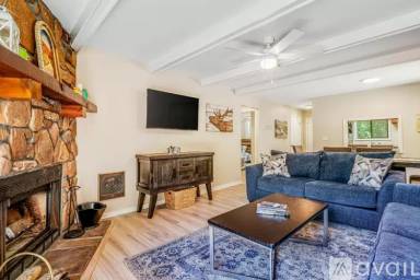 Main picture of 21 Pinetop Cir