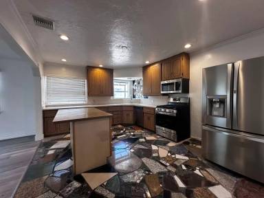 Main picture of 11108 Califa St