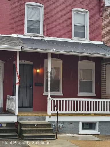 Main picture of 223 W 22nd St