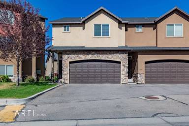 Main picture of 284 S 740 W