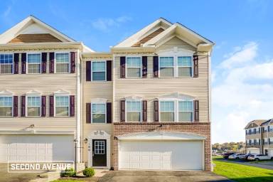 Main picture of 100 Holly Hill Dr