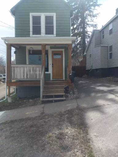 Main picture of 923 N 4th Ave E