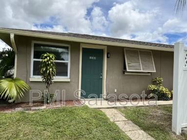 Main picture of 131 W Perry Ln