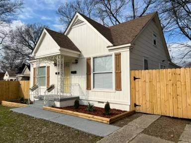 Main picture of 2426 Lamar Cir