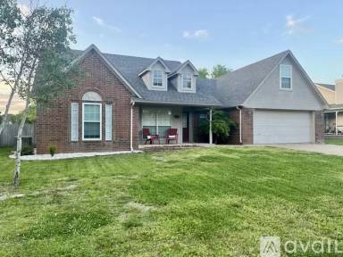 Main picture of 102 Cypress St