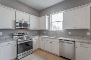 Main picture of 2406 E 19th St