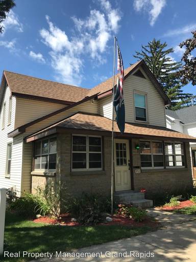 Main picture of 951 Tamarack Ave NW