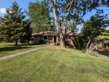 Main picture of 17 Wisteria Dr