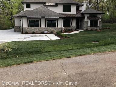 Main picture of 3031 W 78th St