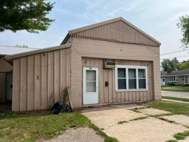 Main picture of 700 W Division St