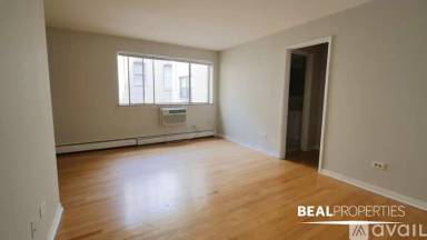 Main picture of 510 W Briar Pl