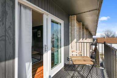 Main picture of 512 Splitlog Ave