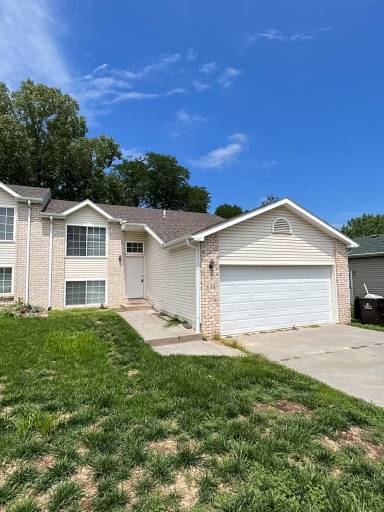 Main picture of 330 W Irving St
