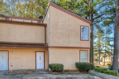 Main picture of 2027 Oak Park Ln
