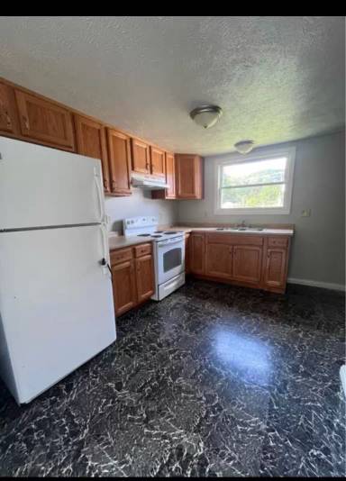 Main picture of 150 Back St