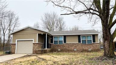 Main picture of 331 W Swallow Cir