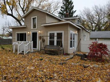 Main picture of 5867 Huron St