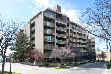 Main picture of 245 N Vine St