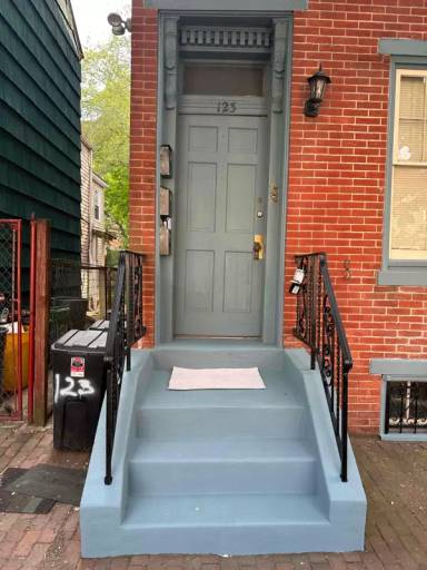 Main picture of 123 Jackson St