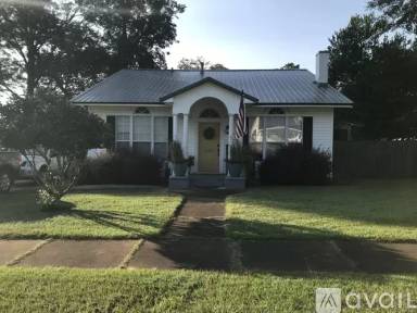 Main picture of 612 W College St