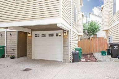 Main picture of 1027 NE 123rd St