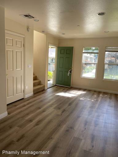 Main picture of 265 E Villa St