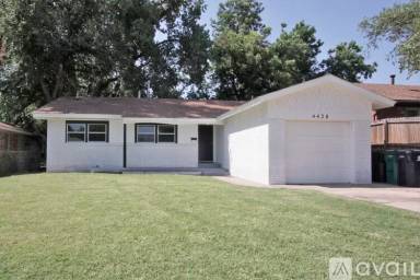 Main picture of 4420 NW 13th St