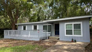 Main picture of 1615 Sharkey St