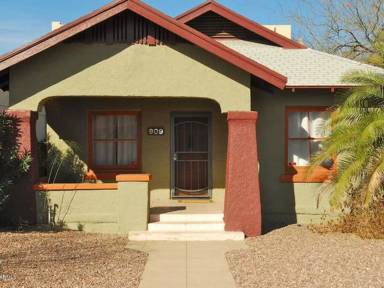 Main picture of 909 N 7th Ave