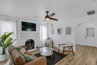 Main picture of 7201 N Highland Ave
