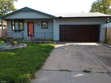 Main picture of 3019 W Maxwell Ave