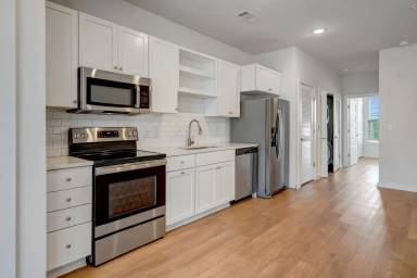 Main picture of 600 E Trinity Ln