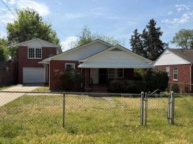 Main picture of 3122 Baldwin St
