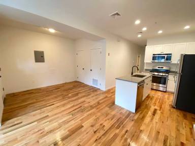 Main picture of 55 Dubois St