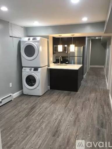 Main picture of 424 Bowdoin St