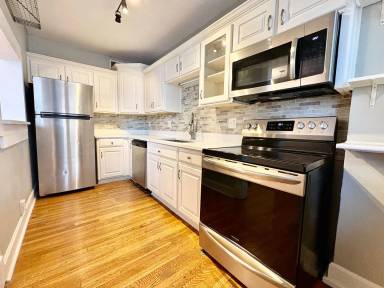 Main picture of 402 E 43rd St