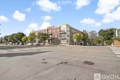Main picture of 605 Snelling Ave S
