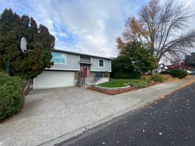 Main picture of 620 Sherman Dr