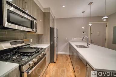 Main picture of 2718 Hoyt Ave S