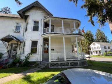 Main picture of 72 Pinewoods Ave