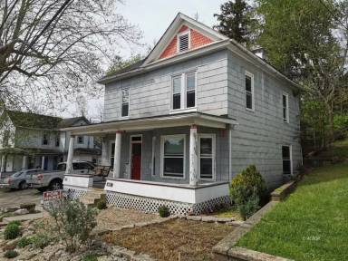 Main picture of 202 W State St