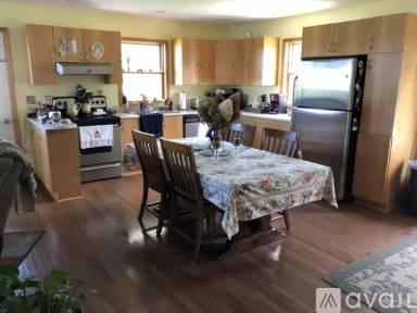 Main picture of 176 River Dr