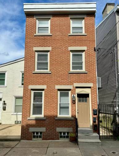 Main picture of 1229 E Oxford St